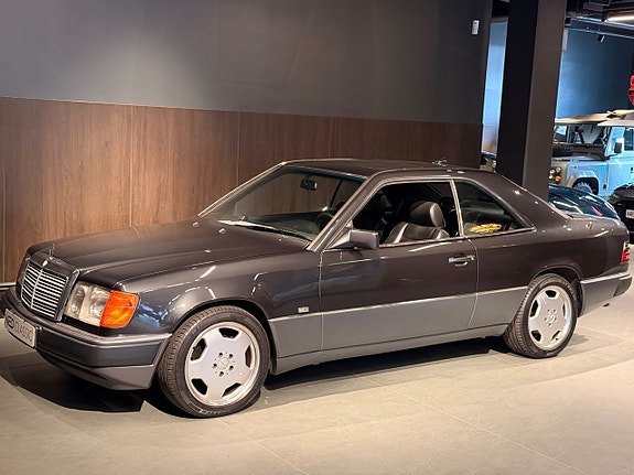 Mercedes-Benz 300 CE-24 2 of 22