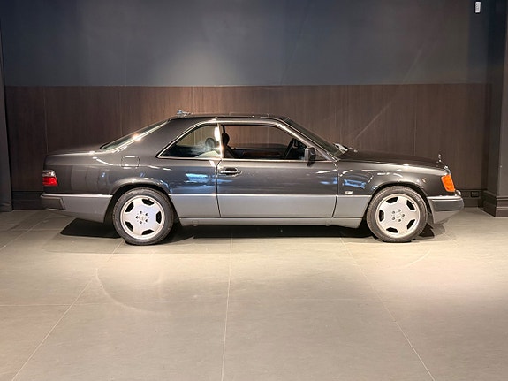 Mercedes-Benz 300 CE-24 5 of 22