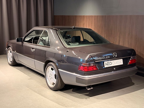 Mercedes-Benz 300 CE-24 8 of 22