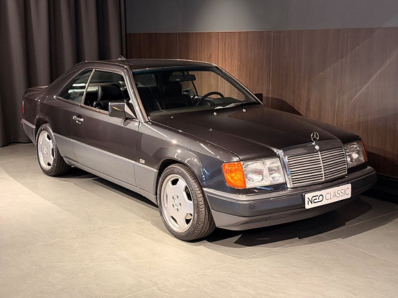 Mercedes-Benz 300 CE-24 4 of 22