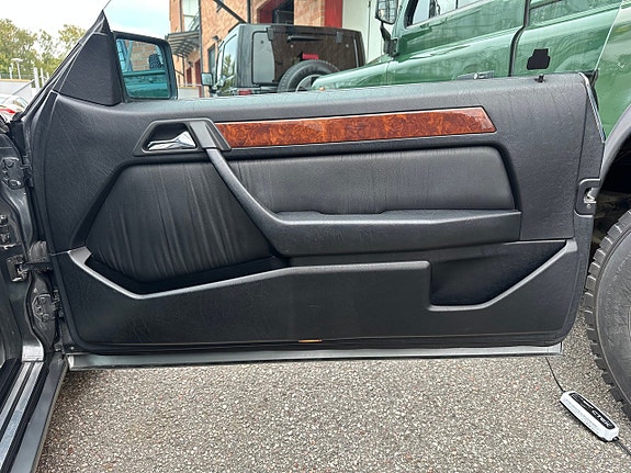 Mercedes-Benz 300 CE-24 19 of 22
