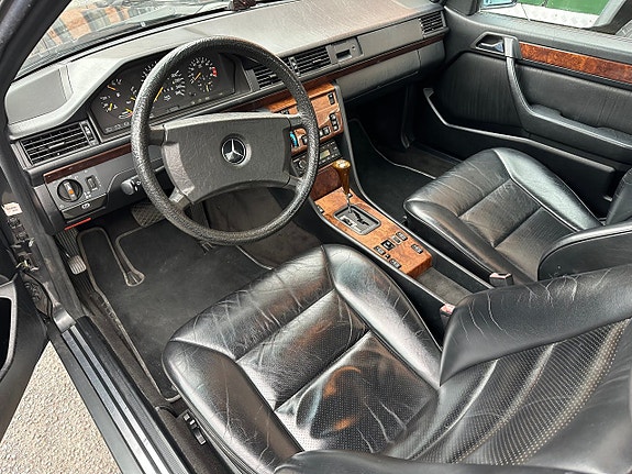 Mercedes-Benz 300 CE-24 14 of 22