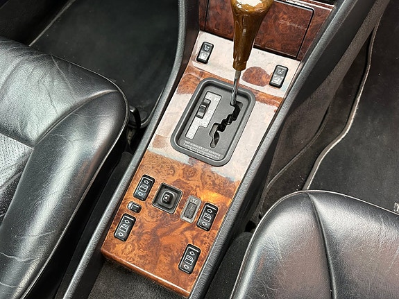 Mercedes-Benz 300 CE-24 17 of 22