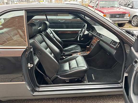 Mercedes-Benz 300 CE-24 10 of 22