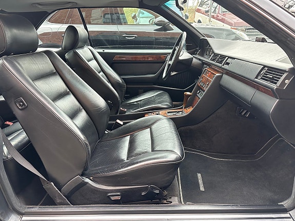 Mercedes-Benz 300 CE-24 13 of 22