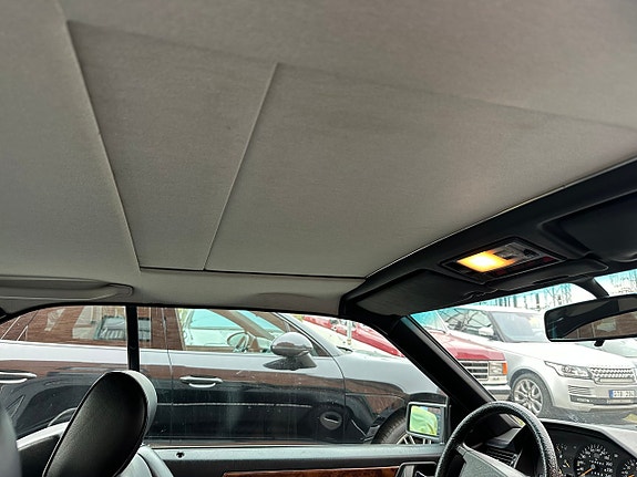 Mercedes-Benz 300 CE-24 11 of 22