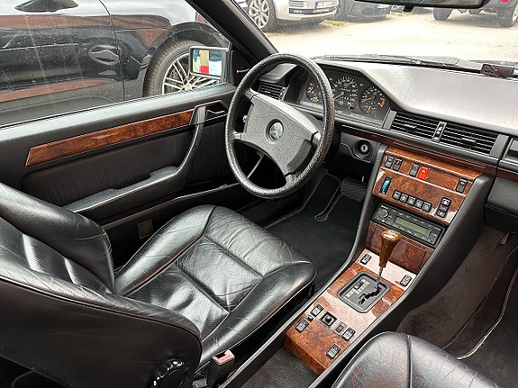 Mercedes-Benz 300 CE-24 21 of 22
