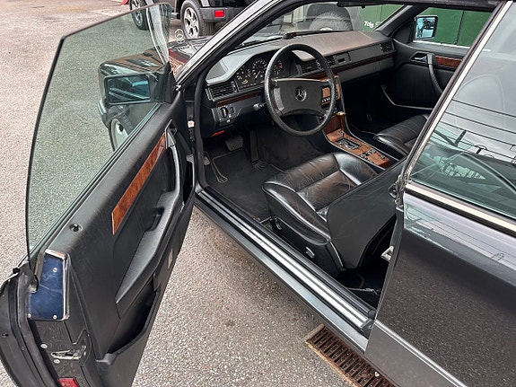 Mercedes-Benz 300 CE-24 15 of 22