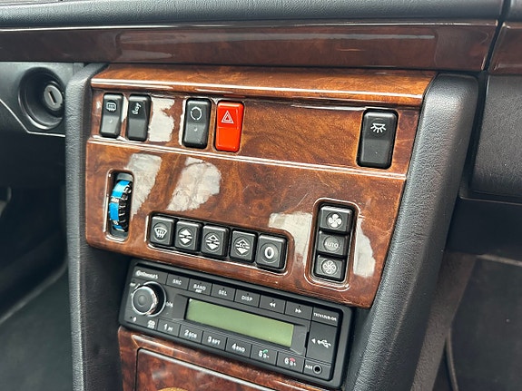 Mercedes-Benz 300 CE-24 18 of 22