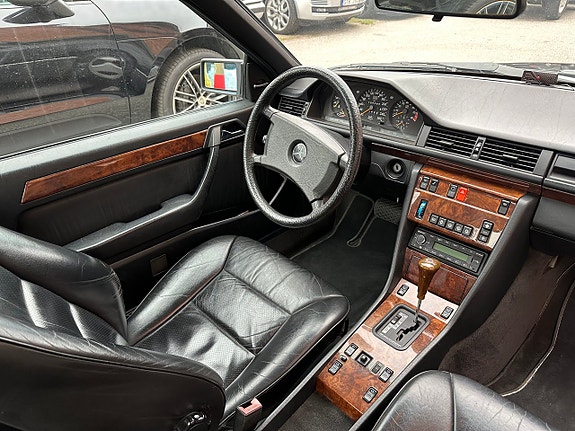 Mercedes-Benz 300 CE-24 22 of 22