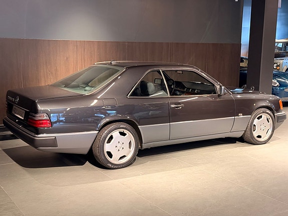 Mercedes-Benz 300 CE-24 6 of 22