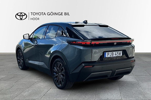Toyota C-HR 2 of 12
