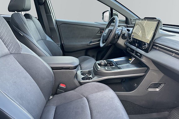 Toyota C-HR 6 of 12