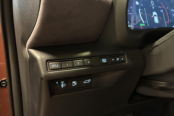 Lexus LX570 20 of 22