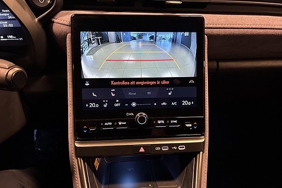 Lexus LX570 19 of 22
