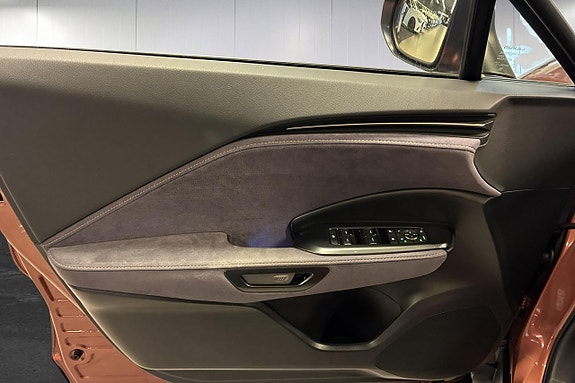 Lexus LX570 13 of 22