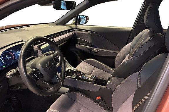 Lexus LX570 9 of 22