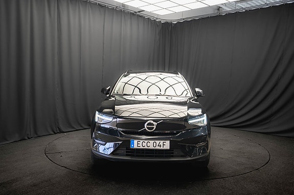 Volvo XC40 4 of 25