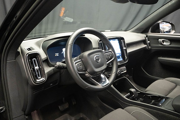 Volvo XC40 17 of 25