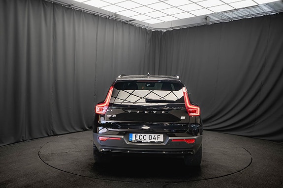 Volvo XC40 8 of 25