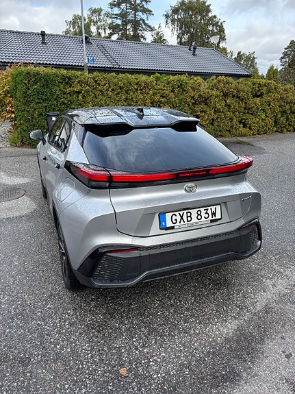 Toyota C-HR 2 of 11