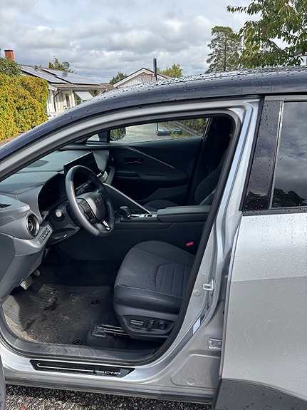 Toyota C-HR 6 of 11