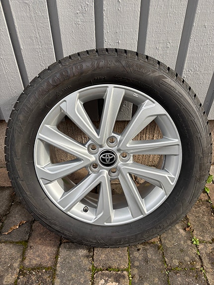 Toyota C-HR 8 of 11