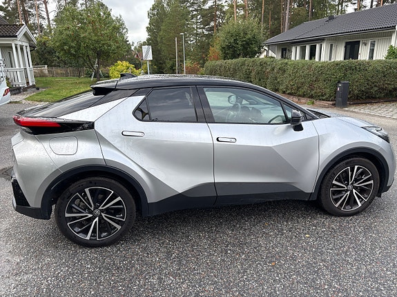 Toyota C-HR 3 of 11