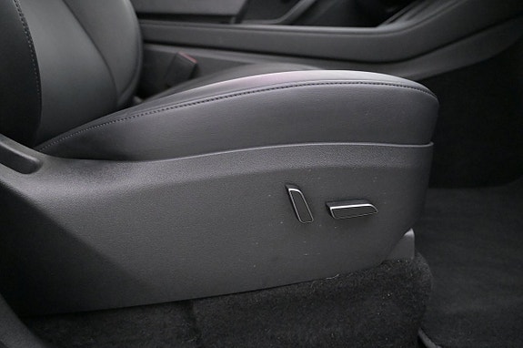 Tesla Model Y 13 of 27