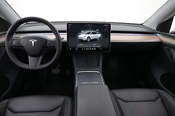 Tesla Model Y 6 of 27