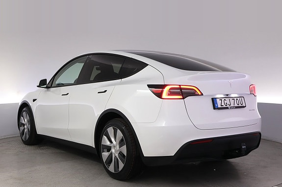 Tesla Model Y 4 of 27