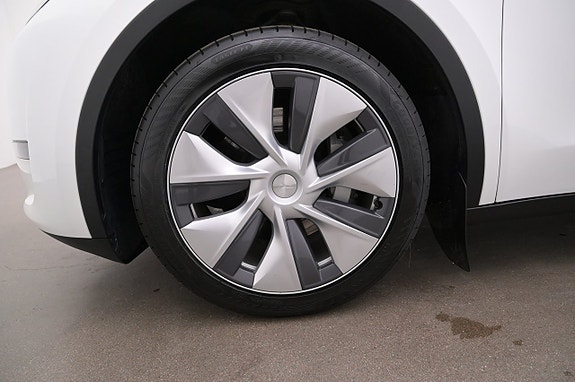 Tesla Model Y 27 of 27