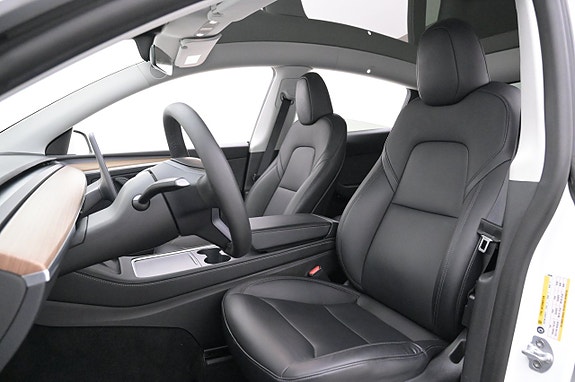 Tesla Model Y 9 of 27