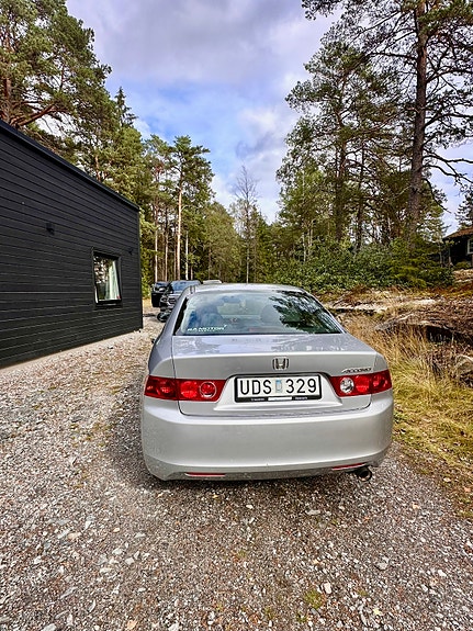 Honda Accord 3 of 10