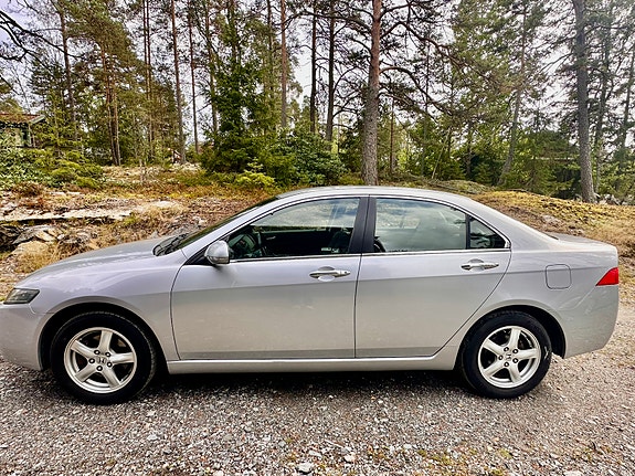 Honda Accord 2 of 10