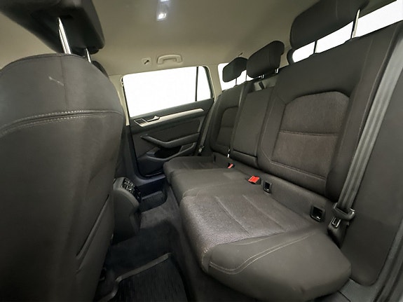 Volkswagen Passat 18 of 27