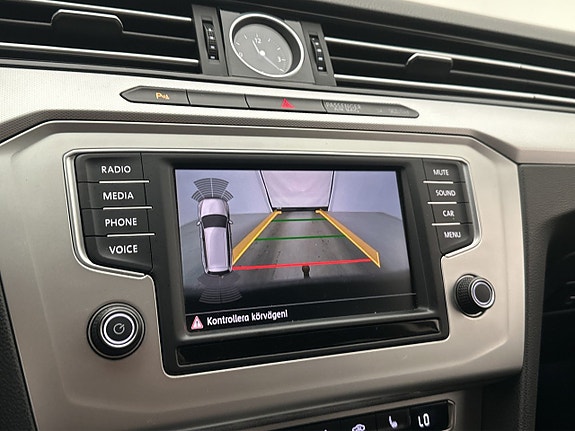 Volkswagen Passat 19 of 27