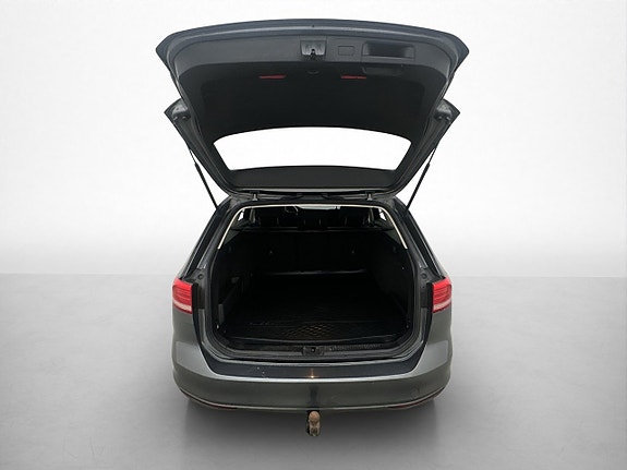 Volkswagen Passat 10 of 27