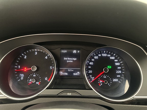 Volkswagen Passat 16 of 27