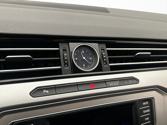 Volkswagen Passat 23 of 27