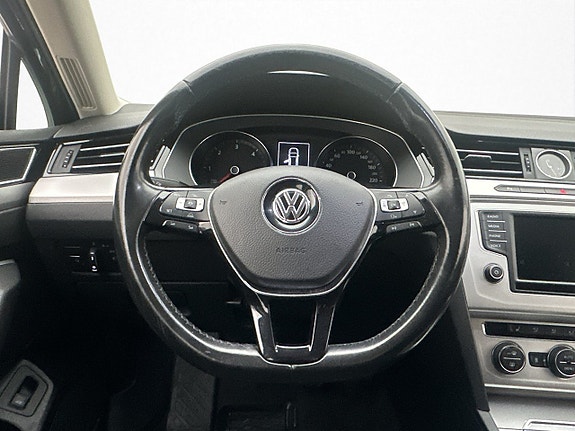 Volkswagen Passat 15 of 27