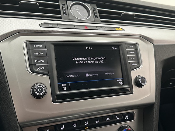 Volkswagen Passat 20 of 27