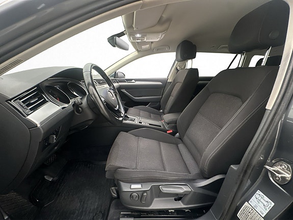 Volkswagen Passat 13 of 27
