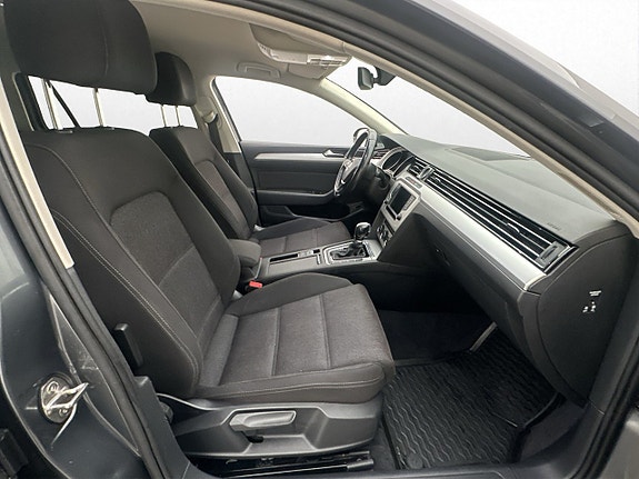 Volkswagen Passat 17 of 27