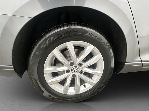 Volkswagen Passat 26 of 27
