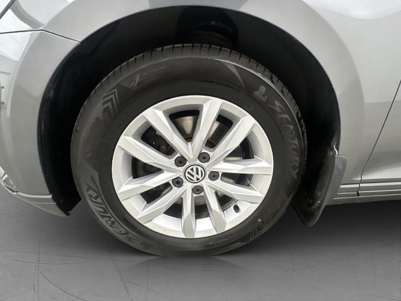 Volkswagen Passat 24 of 27