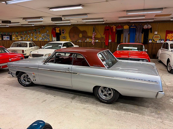 Ford Fairlane 2 of 6