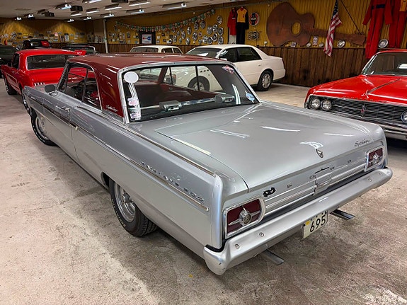 Ford Fairlane 3 of 6
