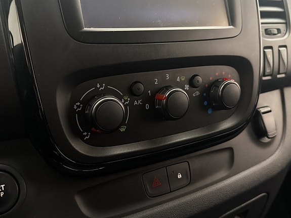 Opel Vivaro 26 of 30