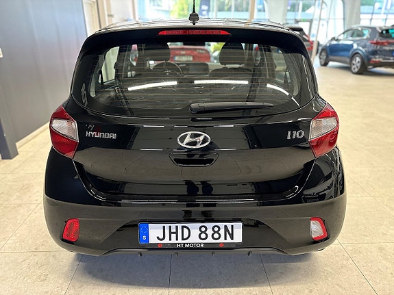 Hyundai i10 6 of 17